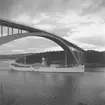 Fartyget Svaneholm vid Sandöbron