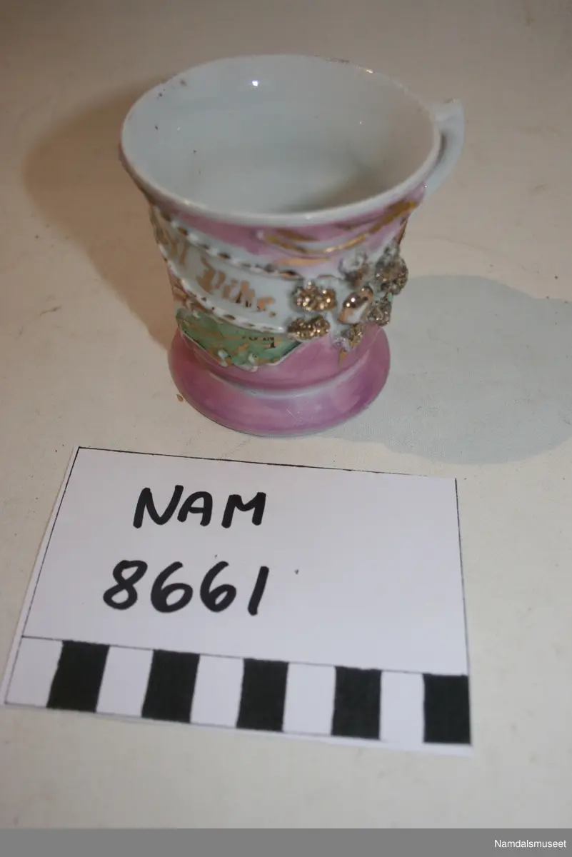 Form: Rosa, Grønn, Gull
