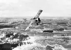 Flygplan Thulin K i luften över Linköping, vintertid, 1917.