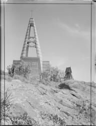 KYRKA I OXELÖSUND
EXT. OCH INT.