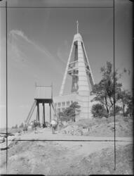 KYRKA I OXELÖSUND
EXT. OCH INT.