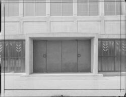 KYRKA I OXELÖSUND
EXT. OCH INT.