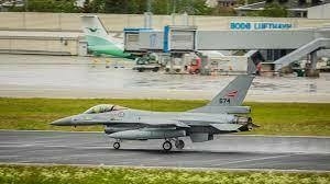 F-16 er et enmotors multirolle jagerfly. Det er utstyrt med en M61 Vulcan 20 mm Gatlingkanon i forkant av venstre vinge, og kan i tillegg utstyres med luft-til-luft missiler og en lang rekke bomber og missiler mot skip og bakkemål.