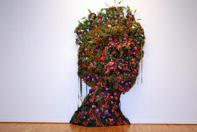 Figur fra utstillingen Holy Toy ved Haugar kunstmuseum