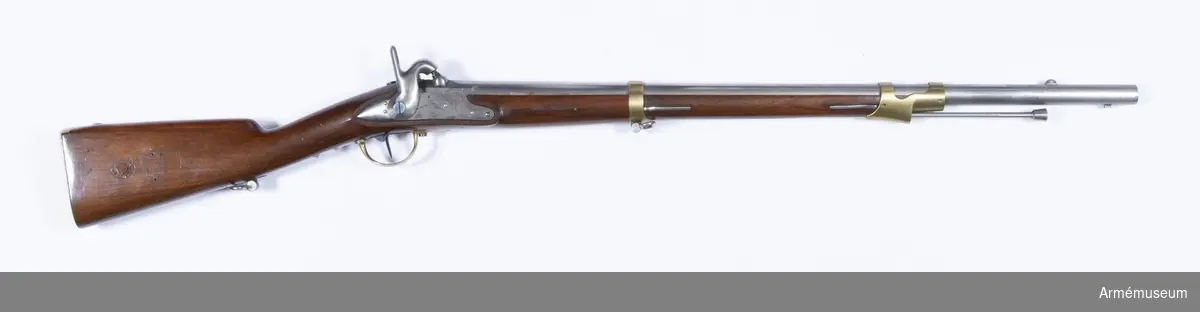 Karbin med slaglås avsett för bajonett. Förändring från flintlåskarbin m/1825 för gendarmeriet.