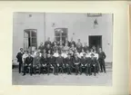 Gruppbild, reproduktion 1950, originalbild från 1918. 
Tjänstemannagrupp vis STM
På bild 2 finns ordning och personlista.