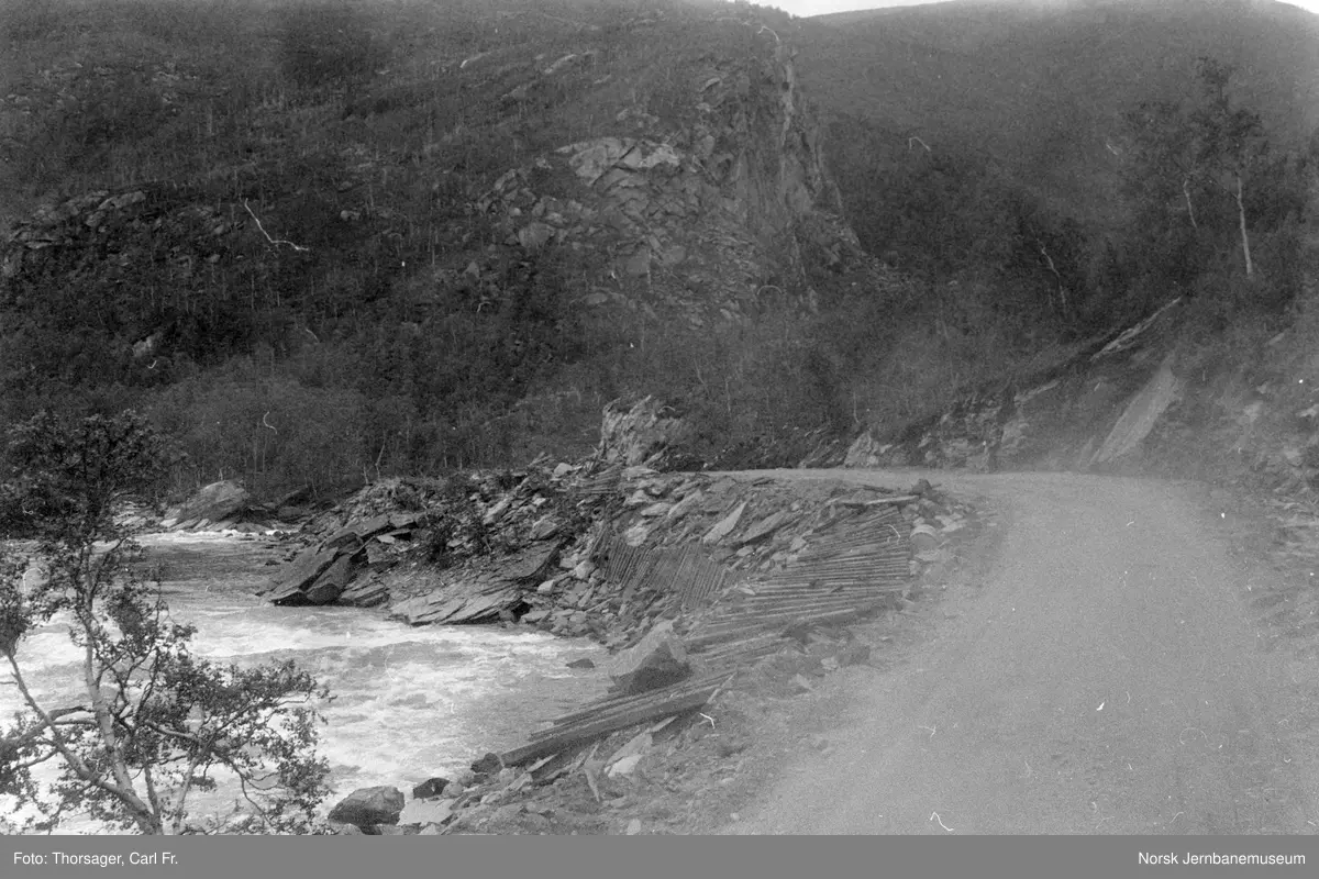 Sulitjelmabanens nedlagte trase like nedenfor gården Fjellheim (Næsje) på vei mot 7a- skjæringa, se kart