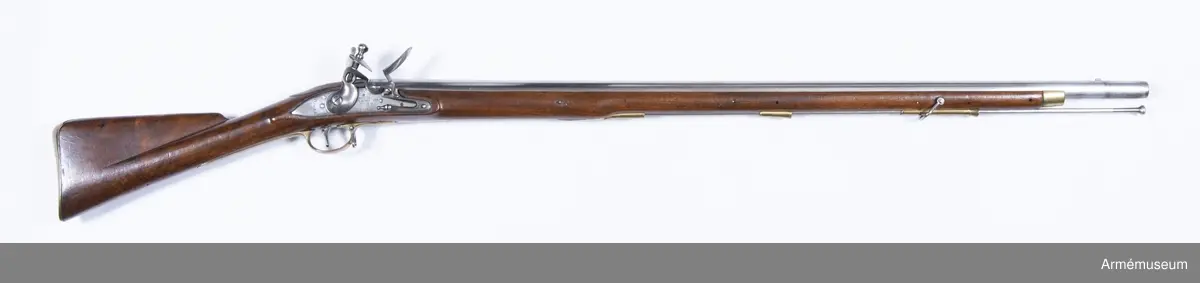Gevär med flintlås. Loppets rel. l:49,4 kaliber.