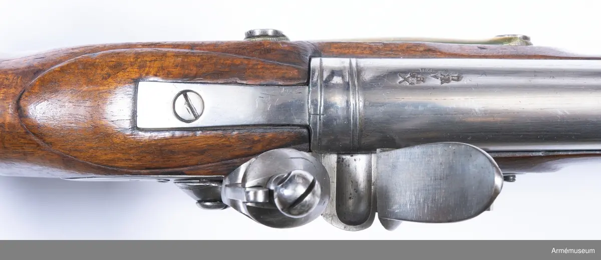 Gevär med flintlås. Loppets rel. l:49,4 kaliber.