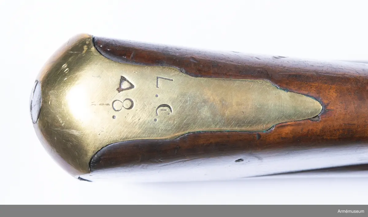 Gevär med flintlås. Loppets rel. l:49,4 kaliber.