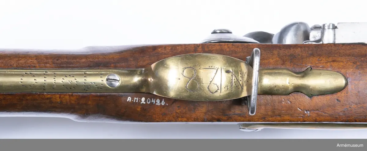 Gevär med flintlås. Loppets rel. l:49,4 kaliber.