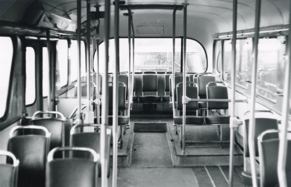Buss som ska skrotas, vagn 48, Linköpingstrafiken år 1980. Till tjänst i Linköpingstrafiken 1962. Bussen står vid Klingerots lastbilsskrot i Drättinge, Gammalkil.
 
Volvo B 65506 1962, Svenska Karosseriverkstäderna Ab, Katrineholm nr 30-4182/61, 
Karossnr. 30-4182/61,Motor D 96 Al 496403-12161
Chassinr. 655-1688, Motoreffekt 150 hk, Axelavstånd 550 cm, Fordonets längd 1060 cm, fordonets bredd 250 cm, Tjänstevikt 8. 300 kg, max.last 4.900 kg, Axeltryck 7.540 kg, Totalvikt 13. 200 kg, 
Av tjänstevikten vilar : Framaxel 4.160 kg, bakaxel 4.140 kg,. Diselolja/130 liter, Däckstorlek fram 11.00-20, bak 11.00-20,
Första reg. 10/2 1962. Antal passagerare 30 st. stående 40 st, summa 70 stycken.
Godkänd Katrineholm 1/9 1967, Dnr.3883606. Besiktningsman L.Slånberg. 2 oktober 1967 tilldelat reg.nr E 817, betygar i Linköpings slott i landskansliet som ovan. På tjänstens vägnar M. Sandahl.