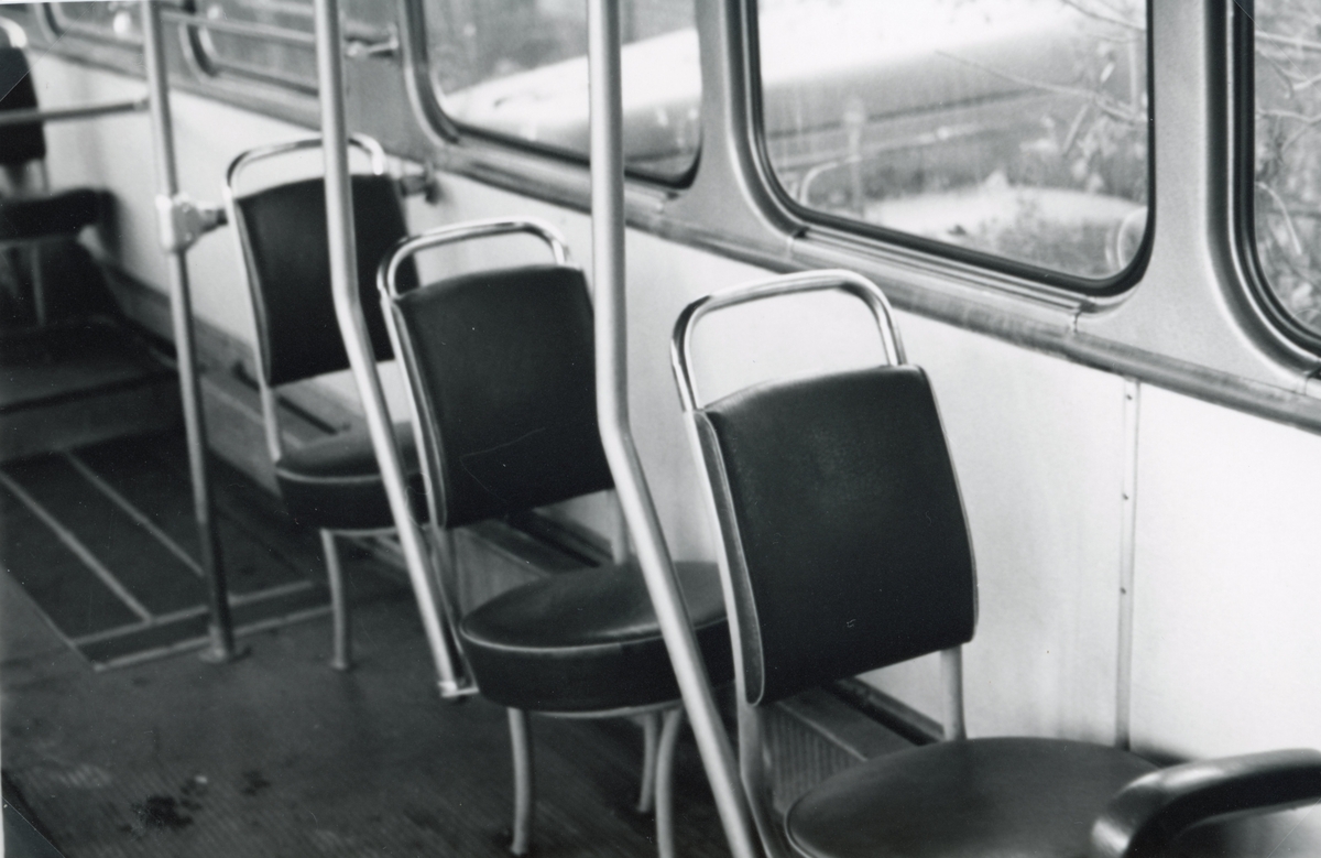 Buss som ska skrotas, vagn 48, Linköpingstrafiken år 1980. Till tjänst i Linköpingstrafiken 1962. Bussen står vid Klingerots lastbilsskrot i Drättinge, Gammalkil.
 
Volvo B 65506 1962, Svenska Karosseriverkstäderna Ab, Katrineholm nr 30-4182/61, 
Karossnr. 30-4182/61,Motor D 96 Al 496403-12161
Chassinr. 655-1688, Motoreffekt 150 hk, Axelavstånd 550 cm, Fordonets längd 1060 cm, fordonets bredd 250 cm, Tjänstevikt 8. 300 kg, max.last 4.900 kg, Axeltryck 7.540 kg, Totalvikt 13. 200 kg, 
Av tjänstevikten vilar : Framaxel 4.160 kg, bakaxel 4.140 kg,. Diselolja/130 liter, Däckstorlek fram 11.00-20, bak 11.00-20,
Första reg. 10/2 1962. Antal passagerare 30 st. stående 40 st, summa 70 stycken.
Godkänd Katrineholm 1/9 1967, Dnr.3883606. Besiktningsman L.Slånberg. 2 oktober 1967 tilldelat reg.nr E 817, betygar i Linköpings slott i landskansliet som ovan. På tjänstens vägnar M. Sandahl.