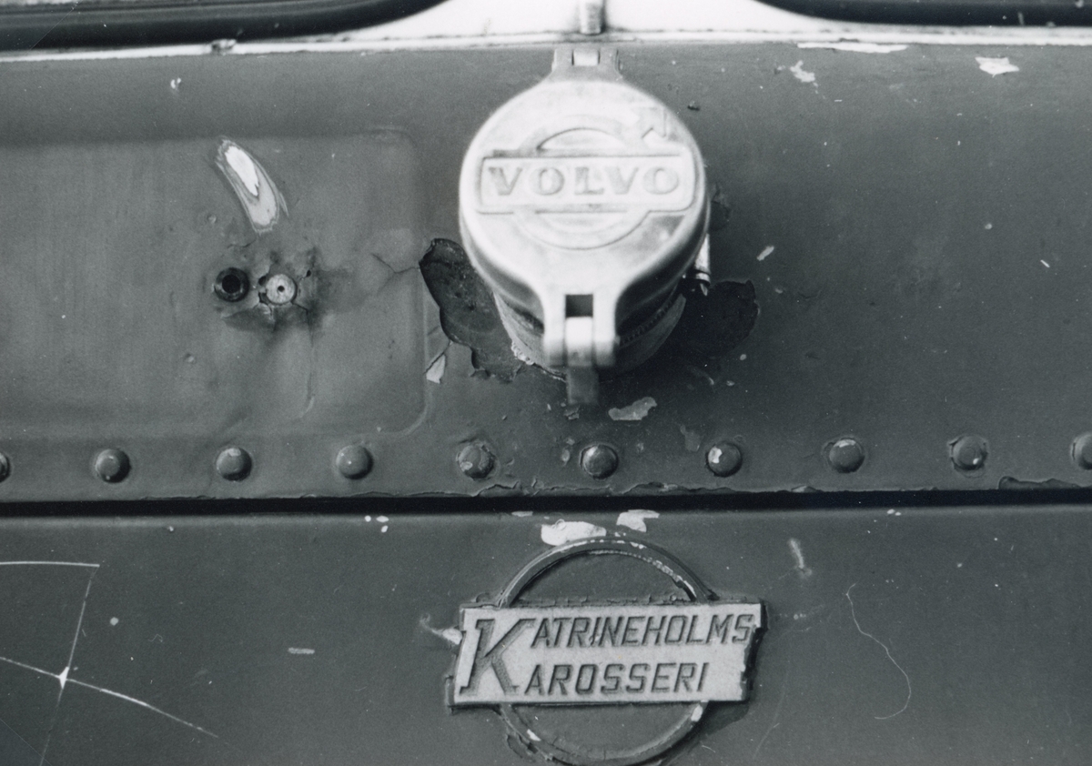 Buss som ska skrotas, vagn 48, Linköpingstrafiken år 1980. Till tjänst i Linköpingstrafiken 1962. Bussen står vid Klingerots lastbilsskrot i Drättinge, Gammalkil.
 
Volvo B 65506 1962, Svenska Karosseriverkstäderna Ab, Katrineholm nr 30-4182/61, 
Karossnr. 30-4182/61,Motor D 96 Al 496403-12161
Chassinr. 655-1688, Motoreffekt 150 hk, Axelavstånd 550 cm, Fordonets längd 1060 cm, fordonets bredd 250 cm, Tjänstevikt 8. 300 kg, max.last 4.900 kg, Axeltryck 7.540 kg, Totalvikt 13. 200 kg, 
Av tjänstevikten vilar : Framaxel 4.160 kg, bakaxel 4.140 kg,. Diselolja/130 liter, Däckstorlek fram 11.00-20, bak 11.00-20,
Första reg. 10/2 1962. Antal passagerare 30 st. stående 40 st, summa 70 stycken.
Godkänd Katrineholm 1/9 1967, Dnr.3883606. Besiktningsman L.Slånberg. 2 oktober 1967 tilldelat reg.nr E 817, betygar i Linköpings slott i landskansliet som ovan. På tjänstens vägnar M. Sandahl.