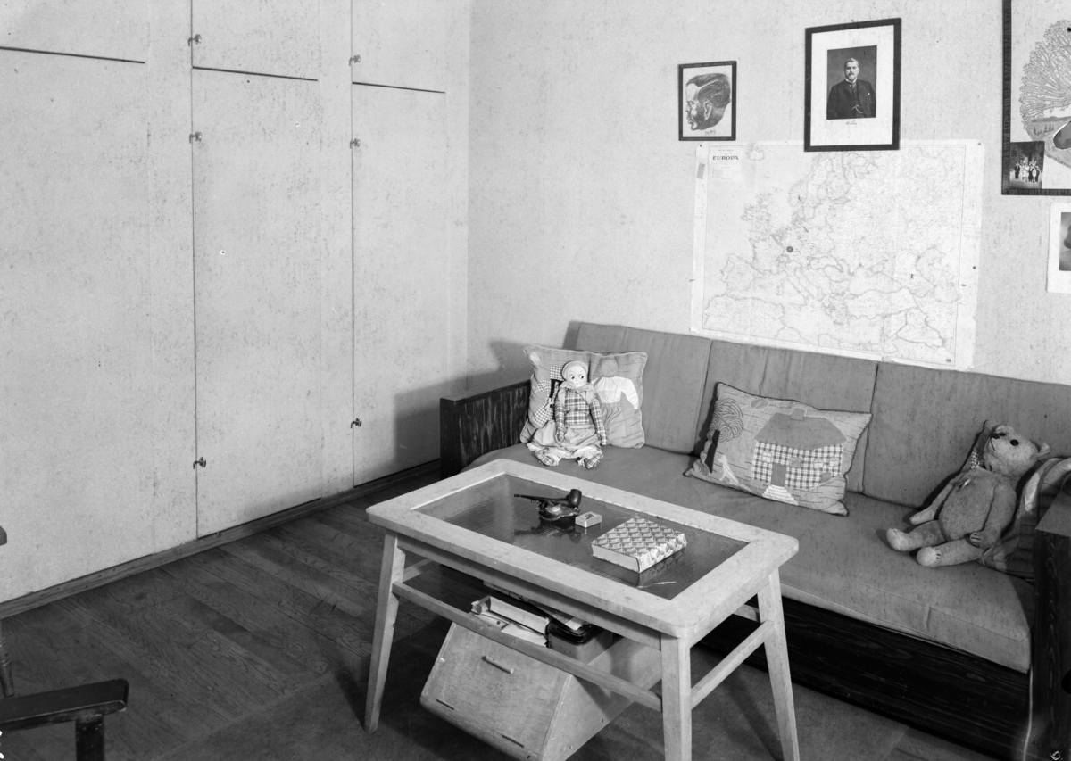 Schou, Aage ark. private hjem, butikkinteriører, møbler, kapellinteriør