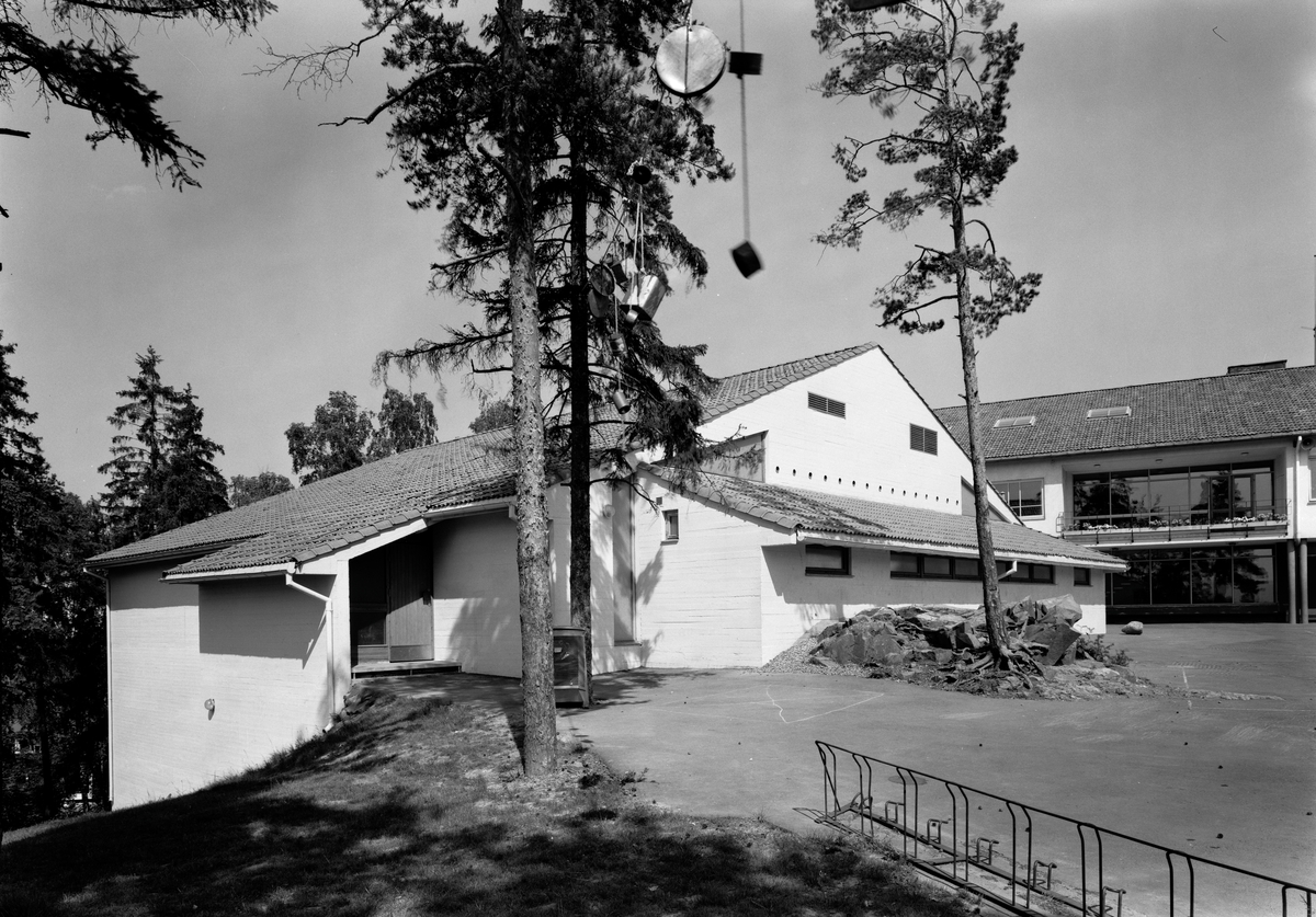 Snarøya skole Kommuneark. I Bærum. Tilbygg: Haldenskogen Daghjem, ark. Harriet Flaatten, fotogr. Juni . 75