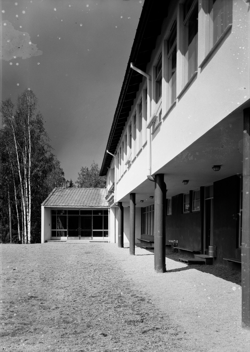 Snarøya skole Kommuneark. I Bærum. Tilbygg: Haldenskogen Daghjem, ark. Harriet Flaatten, fotogr. Juni . 75