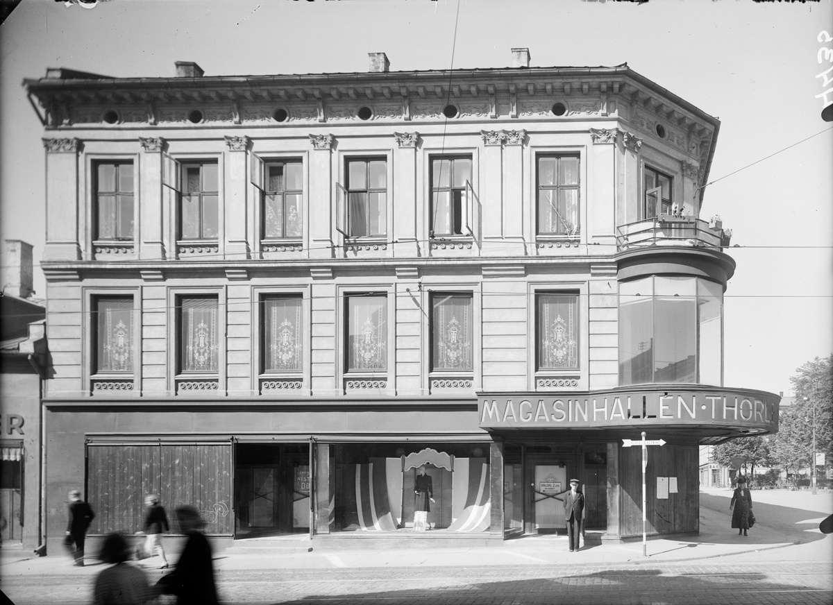 Arktiekturfoto av fasaden på Hallén-gården.