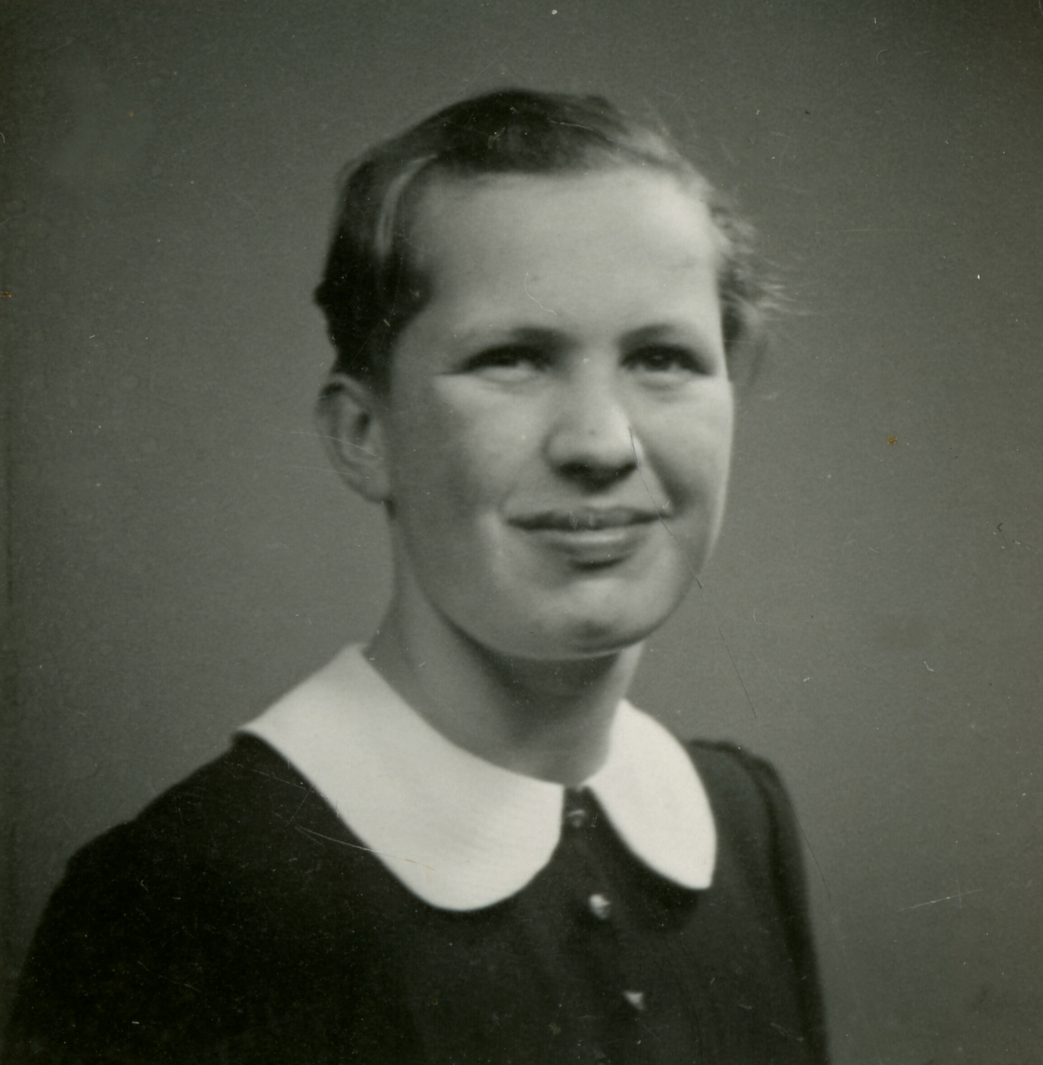 Ungdomsbilde av Marit Valen Li, tatt 18. januar 1937.