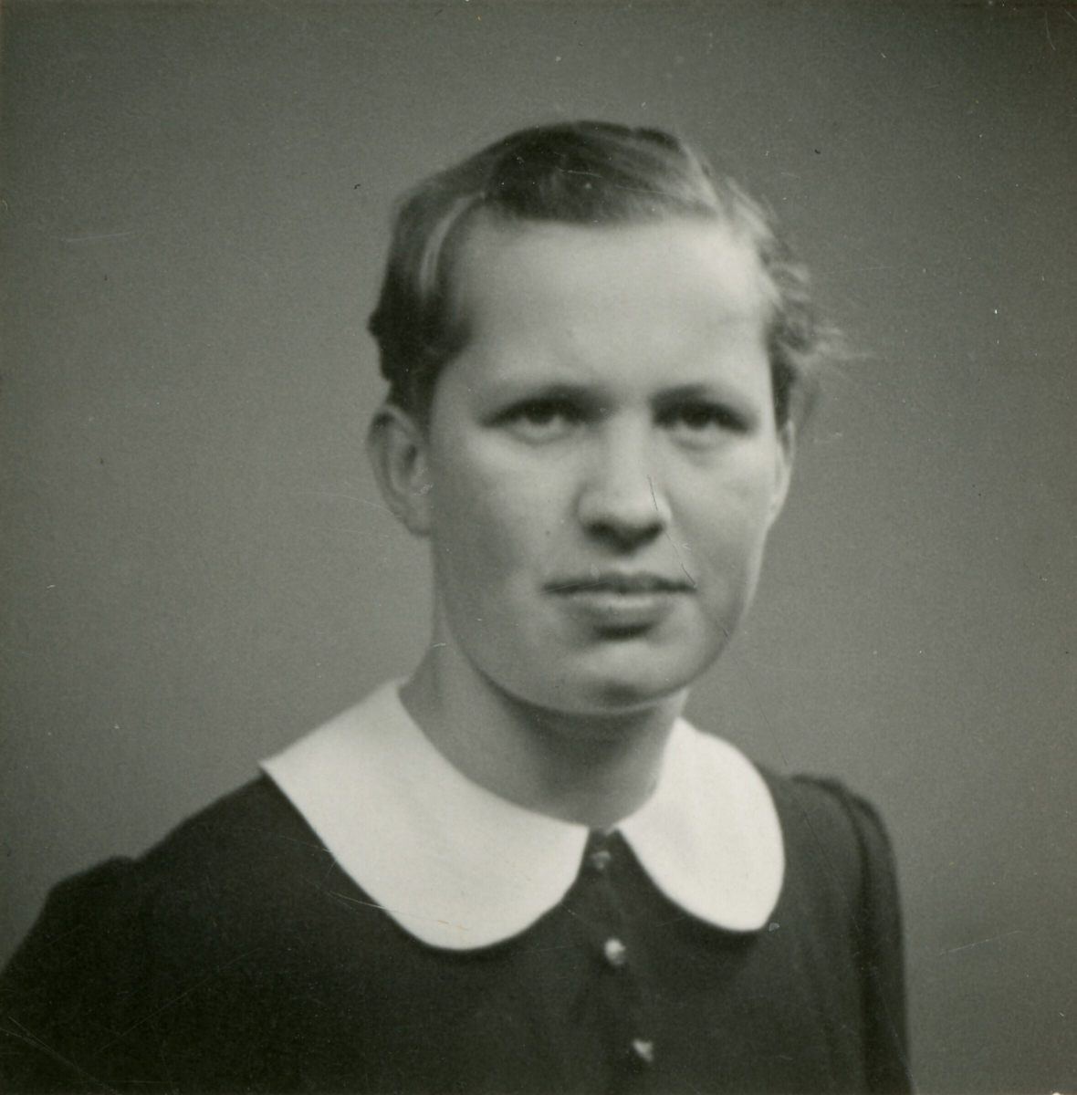 Ungdomsbilde av Marit Valen Li, tatt 18. januar 1937.