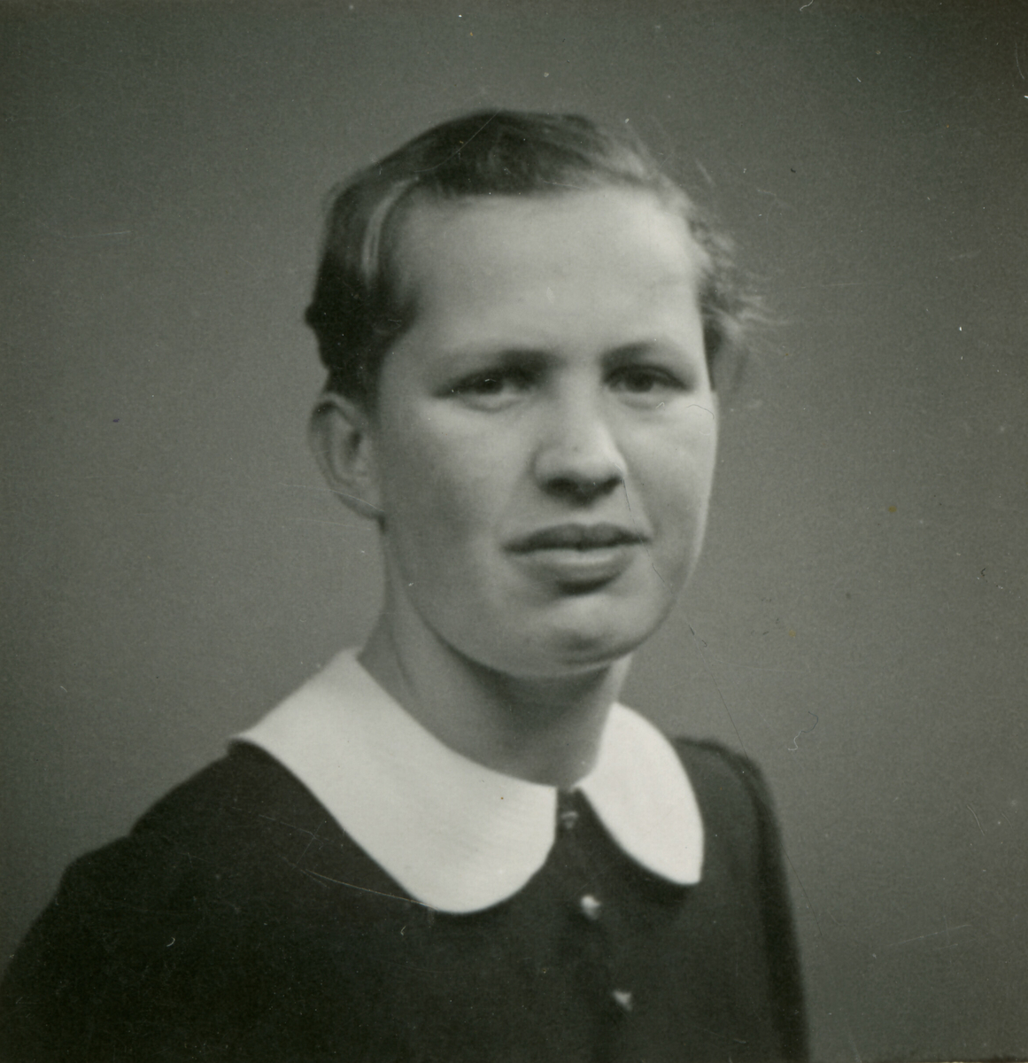 Ungdomsbilde av Marit Valen Li, tatt 18. januar 1937.