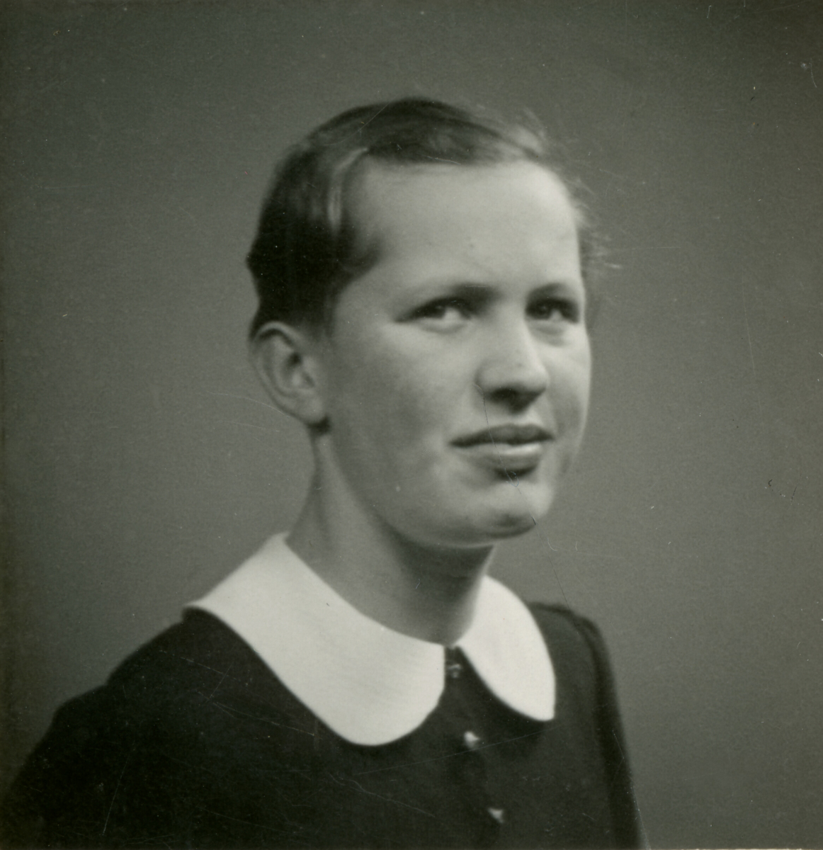 Ungdomsbilde av Marit Valen Li, tatt 18. januar 1937.