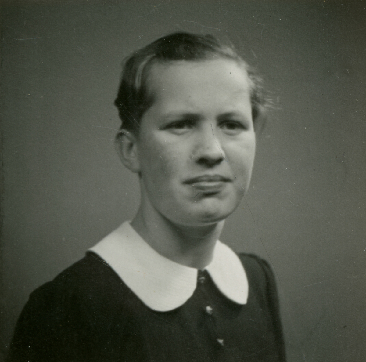 Ungdomsbilde av Marit Valen Li, tatt 18. januar 1937.