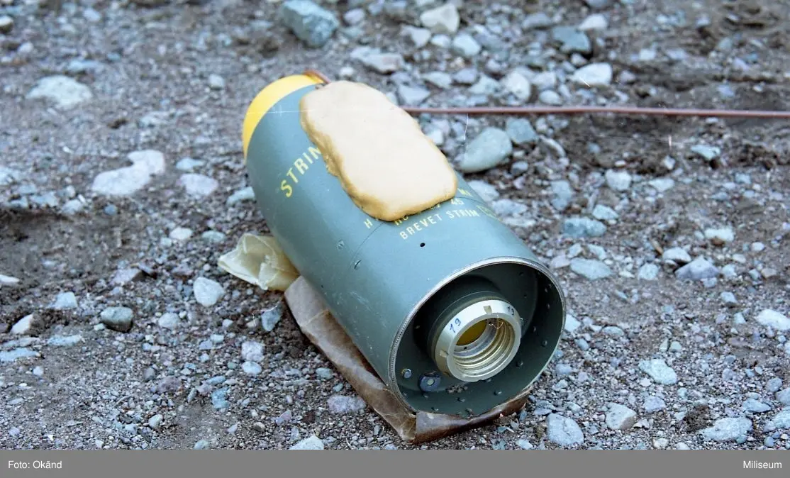 Sprängdeg och stubintråd.