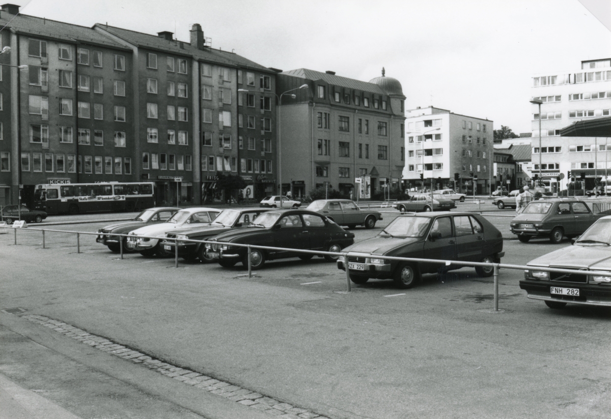 Gamla busstation vid Djurgårdsgatan - Drottninggatan år 1981. Numera P-plats för bilar.