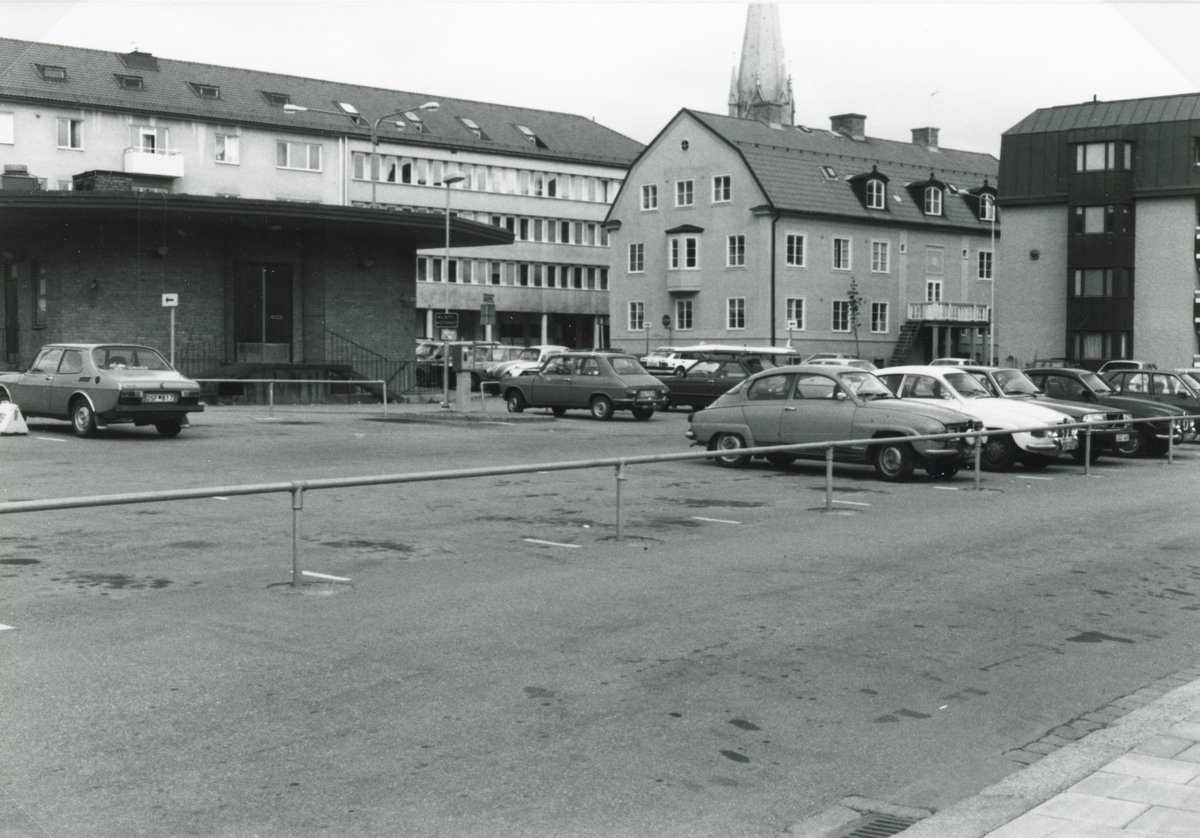 Gamla busstation vid Djurgårdsgatan - Drottninggatan år 1981. Numera P-plats för bilar.