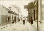 Västerås, kv. Inge.
Smedjegatan österut, från Vasagatan. 1899.