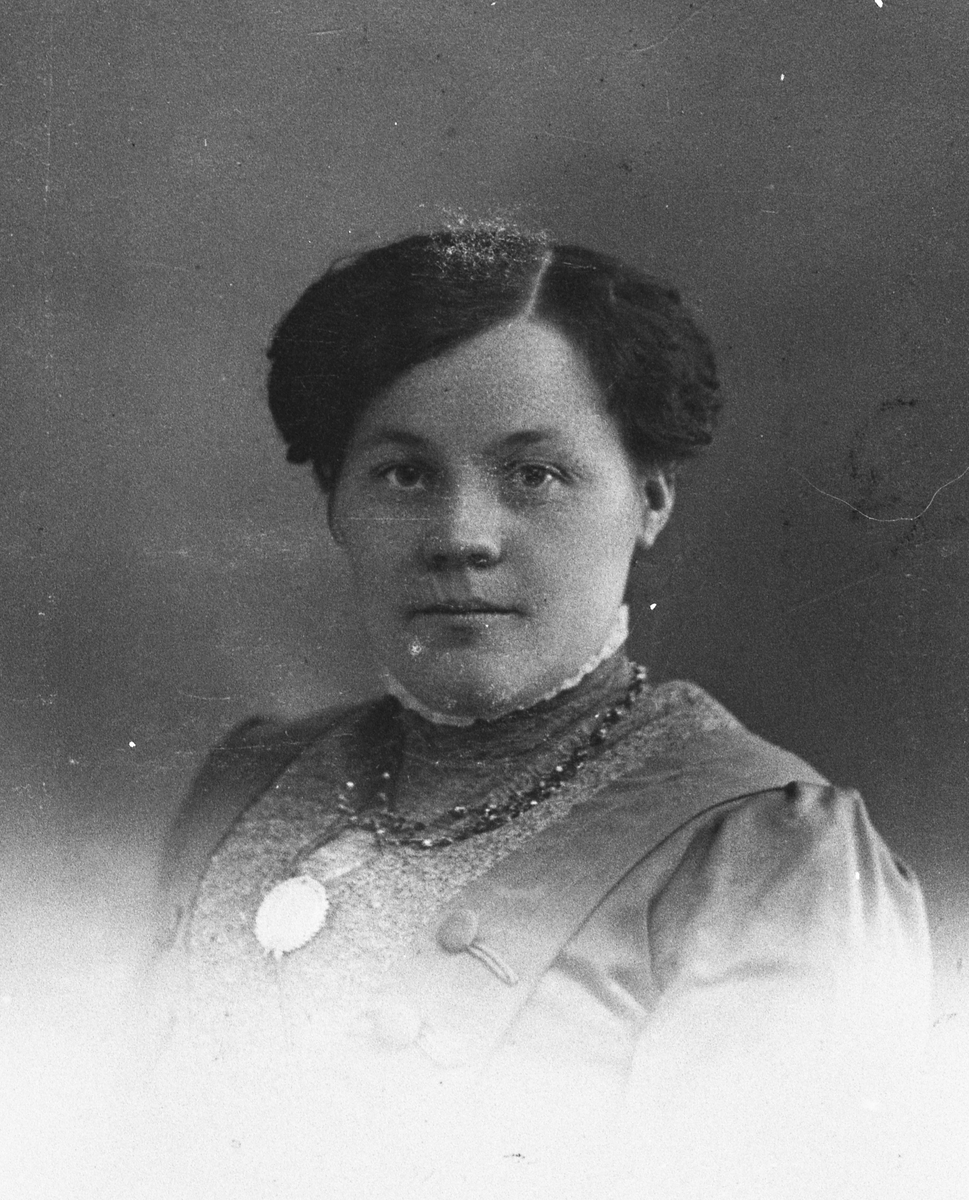 Ragnhild O. Holien f. Lunde