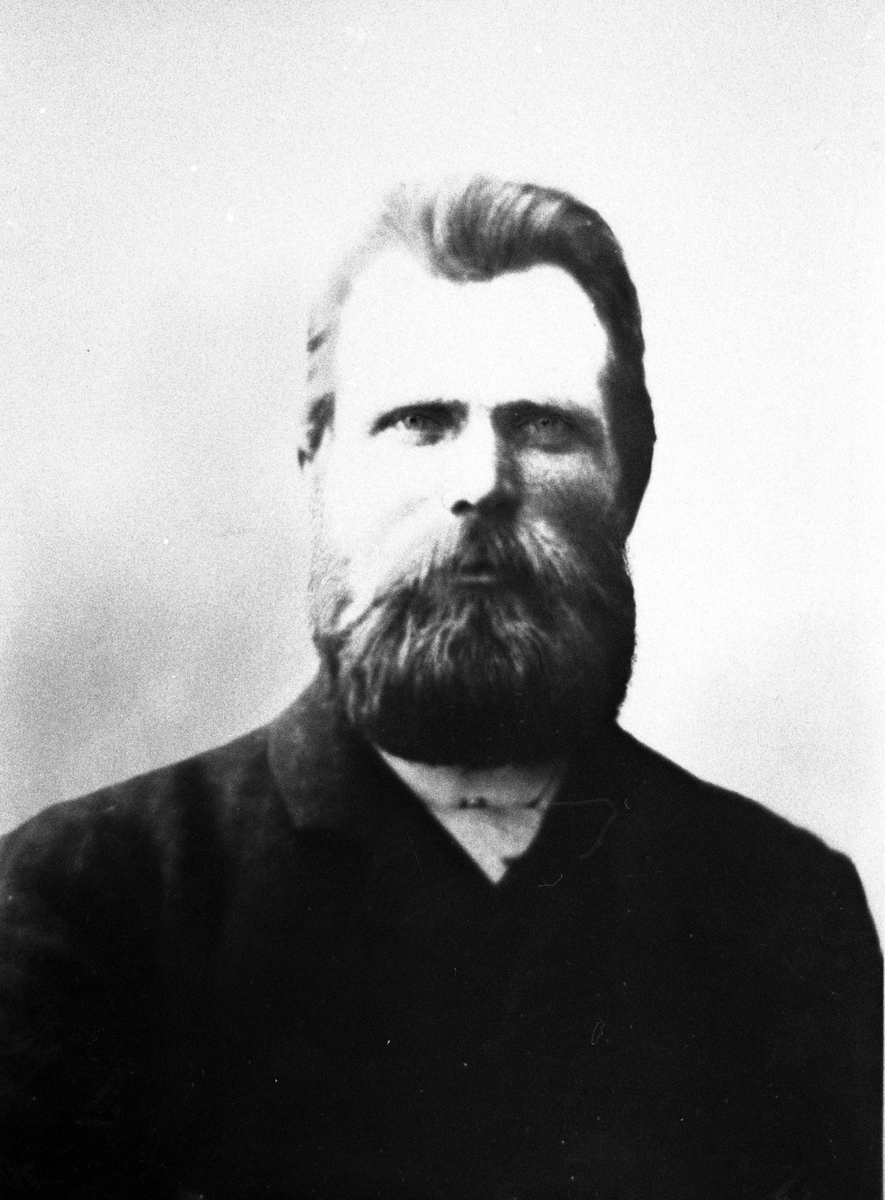 Knut E. Holien