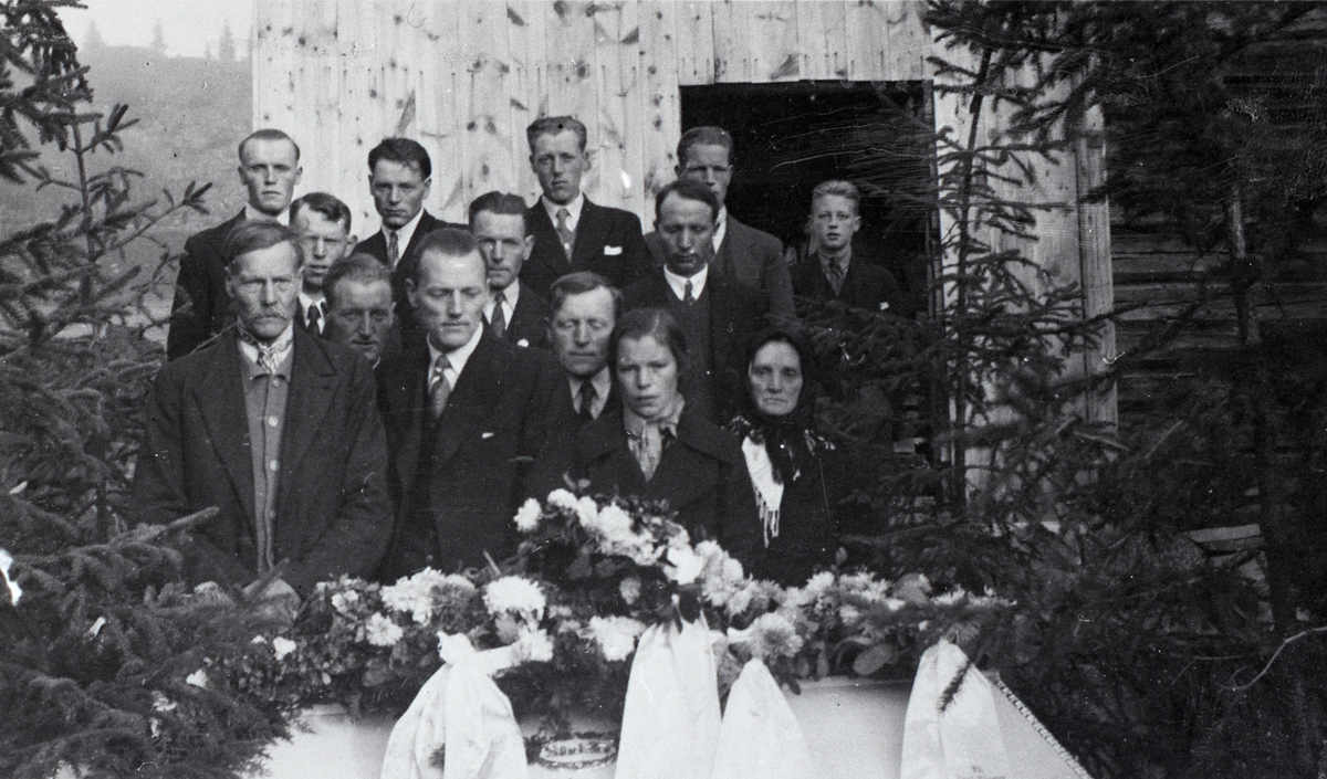 Gravferd etter Knut R. Thune