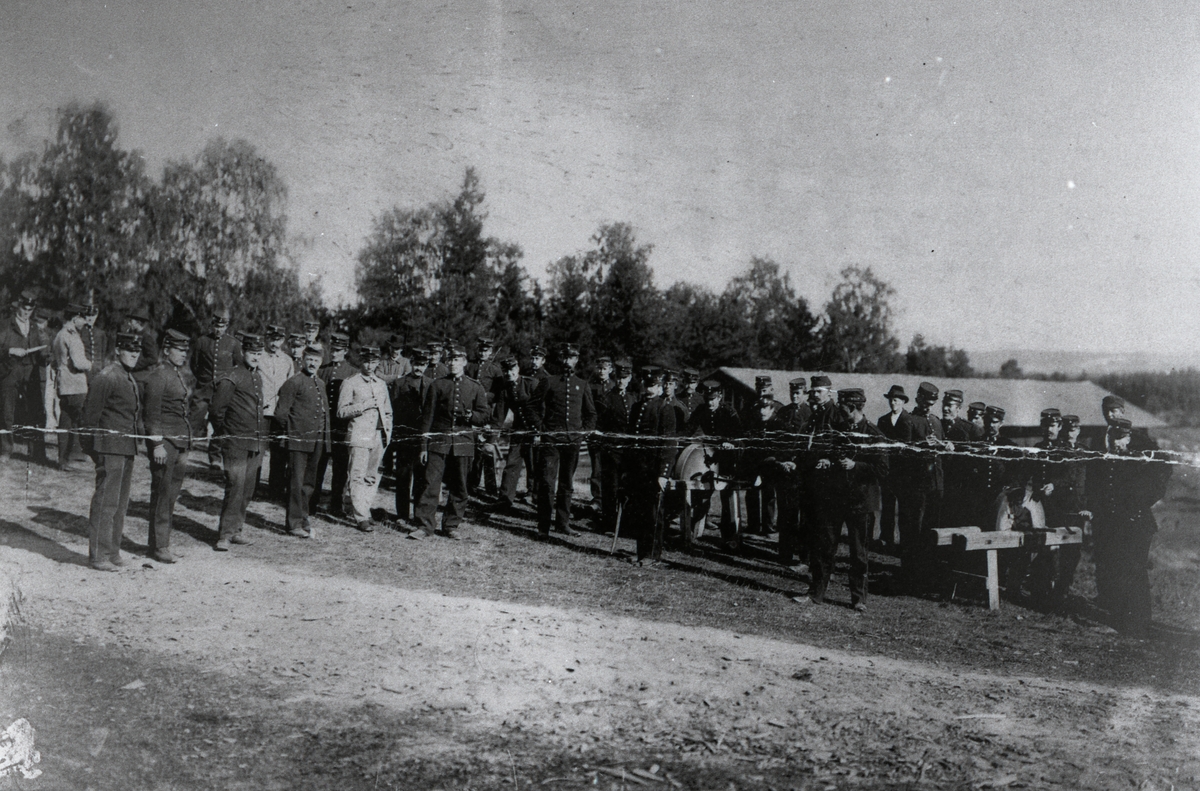 Knut E. Sletten frå Etnedal(Far til Gurine Bunde)og Endre O. Bunde er med på bildet.