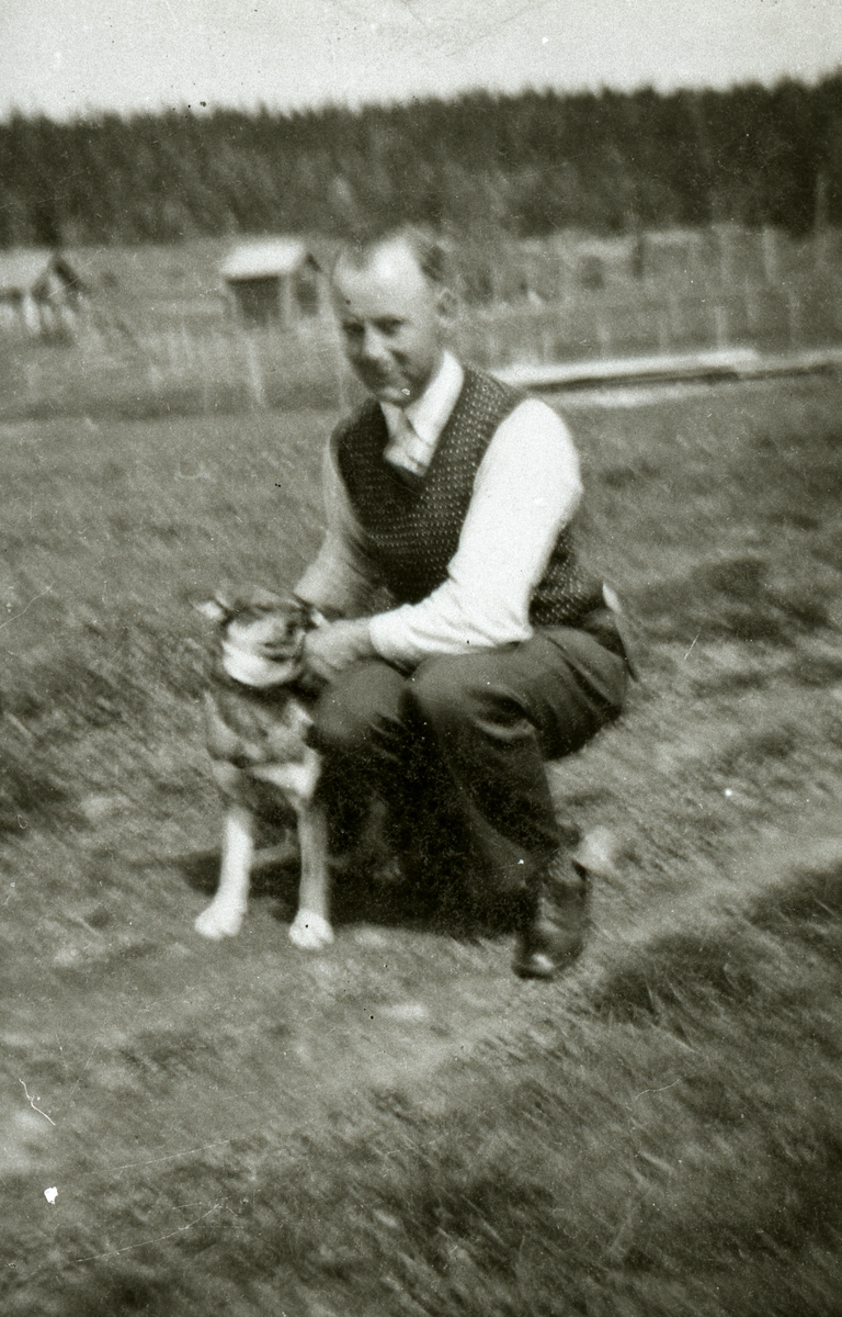 Trond Tørstad med hunden Ring