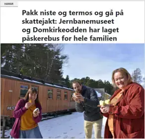 Forsiden til en nettartikkel med tittelen "Pakk niste og termos og gå på skattejakt: Jernbanemuseet og Domkirkeodden for hele familien", under er et bilde av tre personer med glade ansiktsuttrykk og en togvogn i bakgrunnen