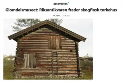 Forsiden til en nettavis med tittelen "Glomdalsmuseet: Riksantikvaren freder skogfinsk tørkehus", under er et bilde av forsiden til en gammel tømmerbygning