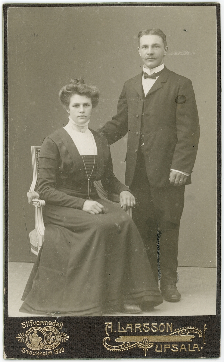 Kabinettsfotografi - Gertrud och Ivar Frisk, Uppsala 1910