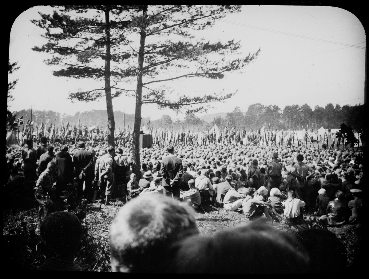 Speidere. Landsleir i Mandal 1932. Gudstjeneste.