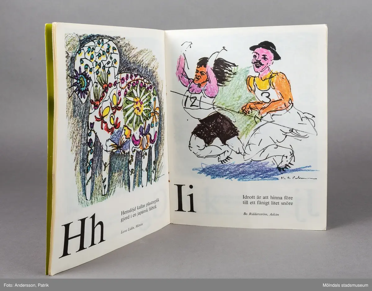Ett häfte som innehåller verser skrivna till alfabetets alla bokstäver. Häftet är i A4 format och har en framsida med stor text som anger att det är en ABC bok. I mitten på framsidan står det Hylands Hörna med svarta versaler. Bokstäverna ABC är målade i grönt, turkost och blått. Längst ned står det bok skrivet med versaler i färgerna rosa, orange och ljusgrönt. I mitten inuti bokstaven C uppe till höger står det: Säljs genom Radiohjälpen till förmån för lepra-barn över hela världen.