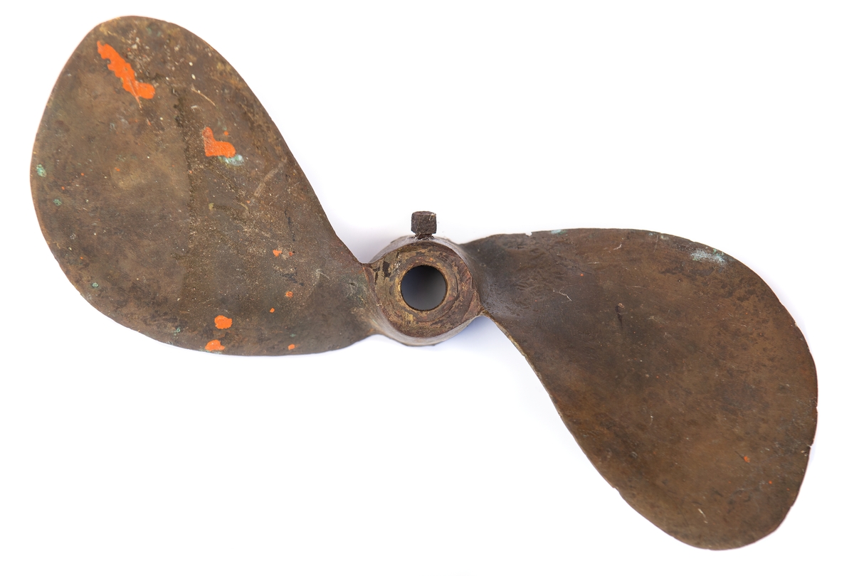 Propeller som togs med som reserv på estlandssvenskars flykt från Nargö till Sverige i en fiskebåt med motor, år 1943. I privat ägo. 