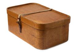 Koffert i plywood som användes under flykt från Estland till