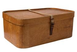 Koffert i plywood som användes under flykt från Estland till