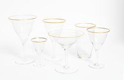 Glasservis i kristall med guldfärgad kant. Packades med på f