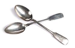 Silverskedar, ingraverade med "Ulvi". Togs med på flykt från