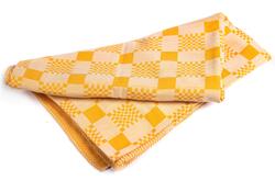 Gul rutig bordsduk som togs med på flykt från Estland till S