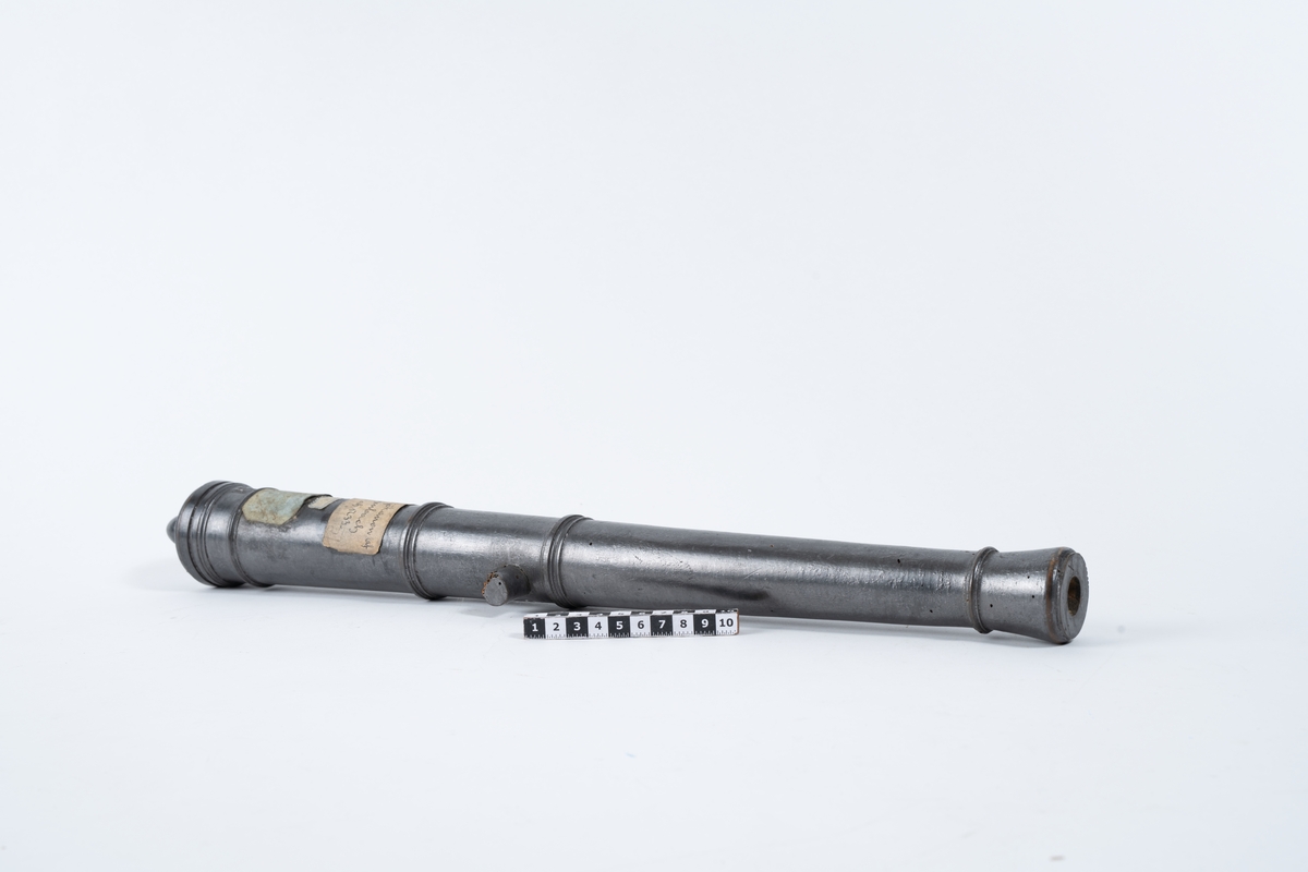 Eldrör sjökanon av Titl Reichenbach, år 1708 - 1733. Modell av trä.