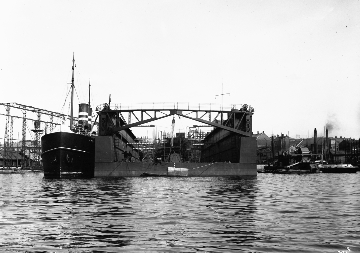 Flytedokk på Akers Mekaniske Verksted A/S i Oslo. Fotografert 1909.