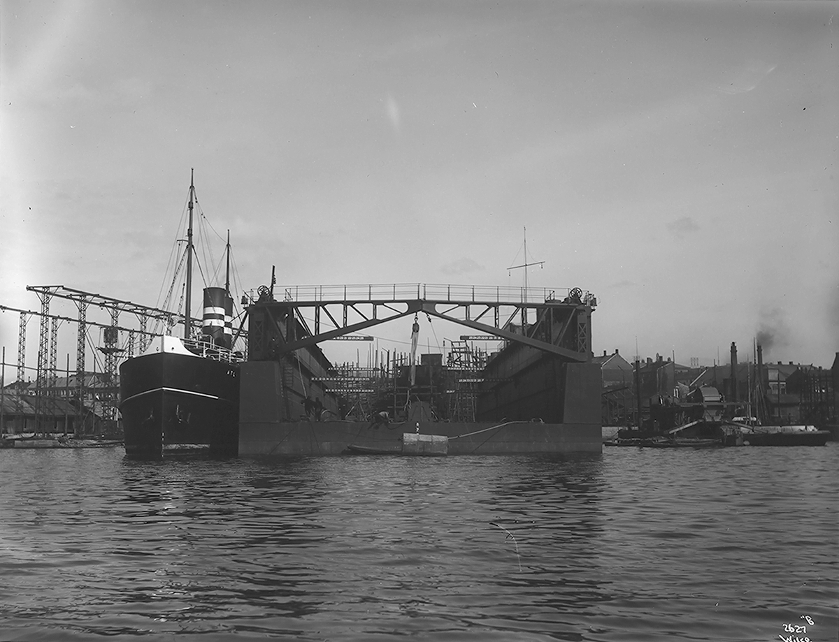 Flytedokk på Akers Mekaniske Verksted A/S i Oslo. Fotografert 1909.